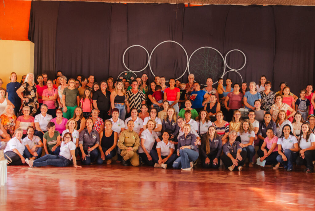 Produtoras rurais participam do projeto Cuca, Café e Conversa promovido pela Comissão Feminina em comunidade do interior de Cascavel.