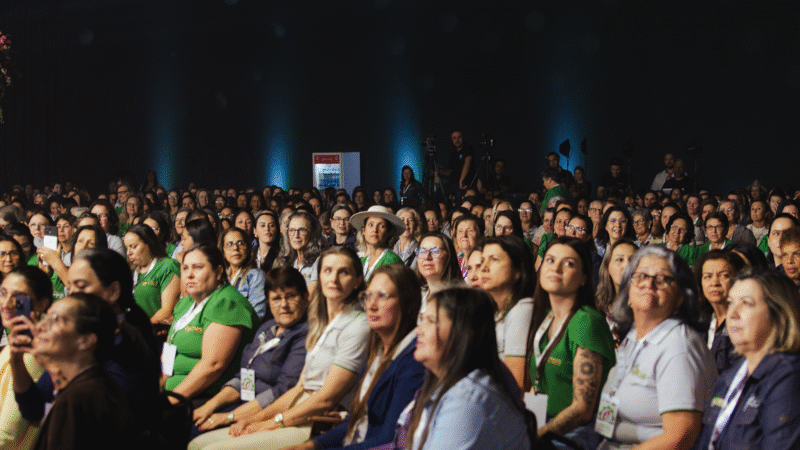 Encontro reúne mais de 1,6 mil produtoras rurais em Cascavel